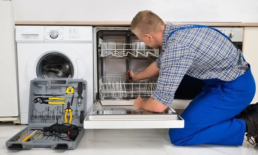 Taraklı Bosch servisi teknisyen ekibi beyaz eşya tamiri yaparken